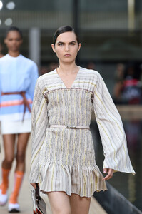 1267815678_LongchampSS20RunwayShowAccessoriesDetailsrPjx6YIdoeFx.thumb.jpg.82a12db4ac9f7449e136a176a708d904.jpg