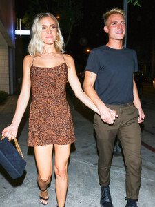 Kristin+Cavallari+outside+Craig+Restaurant+l41TiUET2-cx.jpg