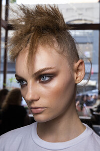 1277115707_TomFordSpring2020Backstageo6wb16r9CFPx.thumb.jpg.1f2f88d43871770d6b885464bfdb6b3d.jpg