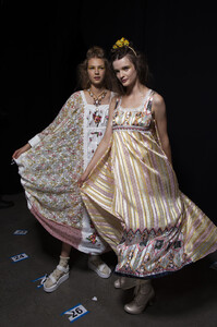 1283335522_AnnaSuiSpring2020Backstage7iC3SD-W3f3x(1).thumb.jpg.ee9d7c3eebcaa46e7cfdee49c7a931a2.jpg