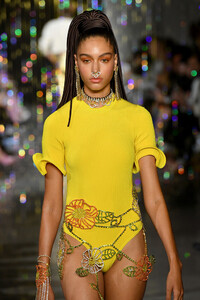 1284211286_AreaRunwaySeptember2019NewYorkFashionm_ViQTaJZeDx.thumb.jpg.5f733011369d6f995c8f3df7eddbb3ad.jpg
