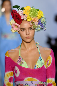 1292743728_PrabalGurungRunwaySeptember2019NewYorkdBLP8esDVk-x.thumb.jpg.6f5792d26df6d0b762ad4780ba16995f.jpg