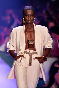 1297596568_BrandonMaxwellRunwaySeptember2019New6WxZT13hnQex.thumb.jpg.0b3cdfb7766bed389345bf41c702ad4e.jpg