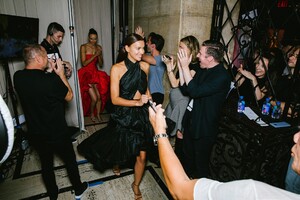 13-corey-tenold-backstage-oscar-de-la-renta-spring-2020-rtw.thumb.jpg.b7b7bc2fdfac9acf84c829781a7f5e16.jpg