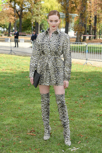 Larsen+Thompson+Elie+Saab+Front+Row+Paris+fzwX4VleLL_x.jpg