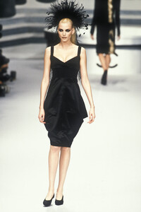 1305353734_Chanel1995HauteCouture103.thumb.jpg.b4ac802b0fdedf41bd87ee5ac6130f5b.jpg