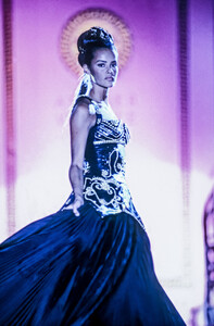 1311483021_GianniVersace1992HauteCouture15.thumb.jpg.5b7a51ce164a1c1f47a36e644058a89c.jpg