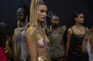 1317402361_AreaSpring2020BackstageRX1ge3FEOgIx.thumb.jpg.545e64ead2fab62645c50189f7e94d53.jpg