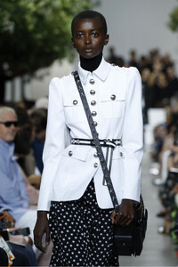 1318004209_MichaelKorsCollectionSpring2020RunwayFYG34297fxax.thumb.jpg.5acc633994e125f03f6e88bec33c9cf5.jpg