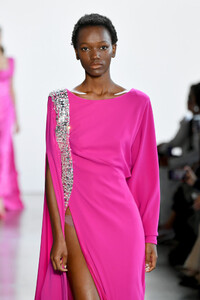 1318164478_CongTriRunwaySeptember2019NewYorkFashionHS-ugkKe0rvx.thumb.jpg.f6e9f2d0a59c820f8f4afbe20517b222.jpg