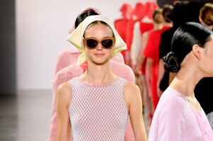 1319684753_ChochengRunwaySeptember2019NewYorkFashionyOXzIm0C7ZMx.thumb.jpg.40fcb0f6a442207d6c0ce94dd8d7ff2f.jpg
