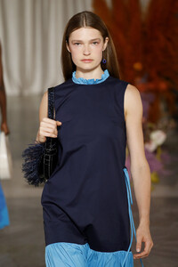 1324162584_StaudRunwaySeptember2019NewYorkFashioncDmT1RgZzm2x.thumb.jpg.7ad685fe05b00aca63717b2931675cfe.jpg