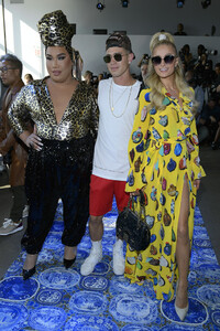 Paris+Hilton+Libertine+Front+Row+September+KAE6W3m6A51x.jpg