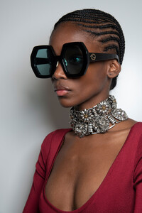 1327162266_GucciSpring2020BackstagekE5IRdAMsM-x.thumb.jpg.8bf47261a98b9077f033ca2a2235741d.jpg