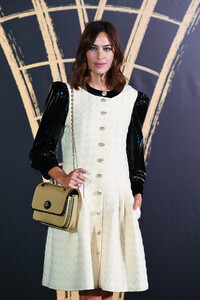 Alexa+Chung+Red+Carpet+Arrivals+Fashion+Relief+kyaN8mu7lWhx.jpg