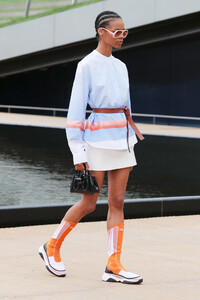 1330454781_LongchampSS20RunwayShowAccessoriesDetailsw0P4_WmLXY_x.thumb.jpg.3cd8f6bc4e47224bd5c30812d9d84c2b.jpg