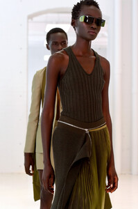 133301331_HelmutLangRunwaySeptember2019NewYork4pe2UquI2MPx.thumb.jpg.ab5864258da75d5ae0c28d40c66d0a7b.jpg