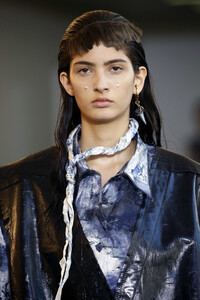 1334313613_ACNESTUDIOSRunwayParisFashionWeekHauteV49xQ2TAB6wx.thumb.jpg.96940da65af05ff04169268b2945f535.jpg