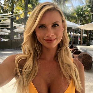 Katie Kearney DhtUv8vWsAAJSnz.jpg