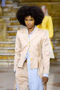 1341593076_SiesMarjanRunwaySeptember2019NewYorknlcDS8PMdkqx.thumb.jpg.c605666923c2a1341ec8008f2f586222.jpg