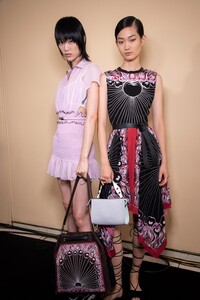 1342840822_longchamp-bks-l-rs20-5869(1).thumb.jpg.38dcefa99c12bbcc9844c734ed389b9d.jpg