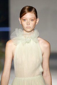 1345713714_JasonWuCollectionRunwaySeptember2019PfjCrgduJfex.thumb.jpg.dbd77cf399e9f202bfda7378f51385bc.jpg