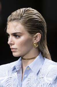 Versace+Spring+2020+Details+upN_HcPfBDqx.jpg