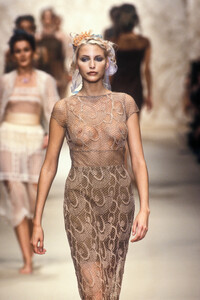 1349245116_Chloe1994WomenRTW198.thumb.jpg.20d3008fb9dbb7c804b5d30a4d714b87.jpg