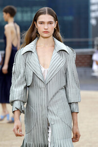 1349952381_JonathanSimkhaiRunwaySeptember2019New9sp4KRv1pf4x.thumb.jpg.87318050cf9fcc89ffe6e7ca17b6a519.jpg
