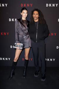 Kendall+Jenner+DKNY+Turns+30+Special+Live+Jq9tXoSkC3Jx.jpg