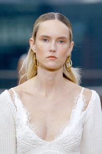 1362400436_JonathanSimkhaiRunwaySeptember2019Newf41-CwO-sS7x.thumb.jpg.118c29bc15d7d8fef911d54430428293.jpg