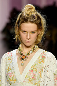 1363262631_AnnaSuiRunwaySeptember2019NewYorkFashion3RmdIZJTPf1x.thumb.jpg.501f832c5263ecffe0c91280b7ec6ce3.jpg