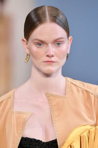 1369874848_BevzaRunwaySeptember2019NewYorkFashionSnwccNWx0lZx.thumb.jpg.a1cf5353503937277491c0824a053e02.jpg