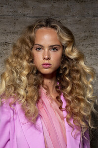 1371186643_OscardelaRentaSpring2020Backstagev4AvIC85-tbx.thumb.jpg.cbb17b5223e050d8dbeb26a9f653858f.jpg