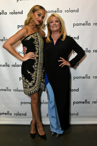 Jasmine+Sanders+Pamella+Roland+Backstage+September+Z_JpxorR1Yox.jpg