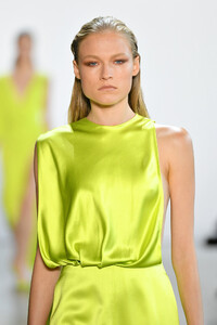 1382011738_CongTriRunwaySeptember2019NewYorkFashioniOyGXkNvW70x.thumb.jpg.14e5a32bc8eb681153da85d3e49596b2.jpg