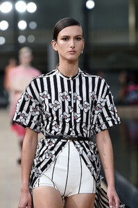 1382593938_LongchampSS20RunwayShowAccessoriesDetailsYHUaff5eCdsx.thumb.jpg.6f9150dafcaa649f586b85d181ba904d.jpg