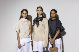 1383242520_3.1PhillipLimSpring2020Backstage2nxQpCKRiAvx.thumb.jpg.0db0f9ef2f501323a64e598e3bfaa26d.jpg