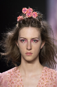 1383693434_AnnaSuiSpring2020DetailsOVmcZZiCc5Bx.thumb.jpg.7fc233aeff5f145dbea4502af98bc9c2.jpg