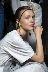 1395164563_UllaJohnsonSpring2020Backstage-YCOBLhdaQtx.thumb.jpg.f8dc77ca1fa69cf8d37018687aa68eae.jpg