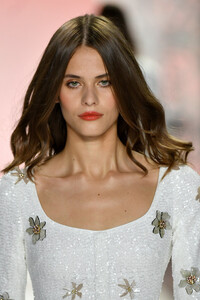 1404416202_BadgleyMischkaRunwaySeptember2019NewnnqOSW6AcGHx.thumb.jpg.bbe1241c53364dc2e0b96fd08e34c3a3.jpg