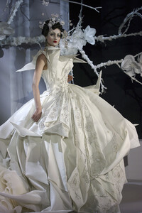 1420000170_ChristianDior2007HauteCouture191.thumb.jpg.345ce340e3755d778d7a45cb583b2d5a.jpg