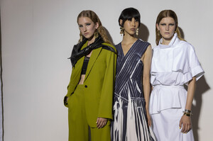 1420995468_3.1PhillipLimSpring2020BackstagemaNOMpmtiTox.thumb.jpg.e6bb4f974d9c518bbfed524356e6623e.jpg