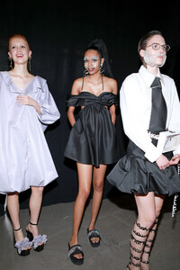 142182715_AreaBackstageSeptember2019NewYorkFashion7DbEsA8sJH_x.thumb.jpg.1656816ce11c62e3adb6ec4ed1ada297.jpg