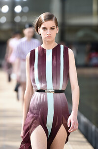 1424246932_LongchampSS20RunwayShowAccessoriesDetailspOVCwo1aWhZx.thumb.jpg.5d676ecc8e823cdba55d603db6e98122.jpg