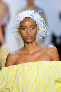 1429717736_PrabalGurungRunwaySeptember2019NewYork_5mvYtac11ox.thumb.jpg.7b322f7675124455cf26241ac6841e95.jpg