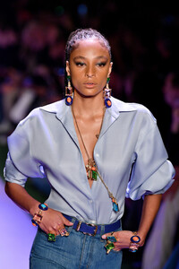 1436052020_BrandonMaxwellRunwaySeptember2019NewzpdWPnDRiA3x.thumb.jpg.81efb84b665c7f865ba6428caed943b5.jpg