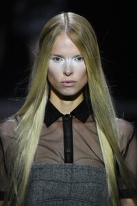 1442424981_VeraWangRunwaySeptember2019NewYorkFashionKQN7eR-ZpGMx.thumb.jpg.fb7224b4233c29f14ba7cf917331c90b.jpg
