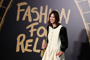 Alexa+Chung+Red+Carpet+Arrivals+Fashion+Relief+iE1NwWw2rwgx.jpg