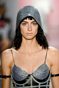 144635857_LovePrettyRunwaySeptember2019NewYorkr4CZXtlu8CBx.thumb.jpg.2c59f192b2db9a86370b10540fdb7908.jpg